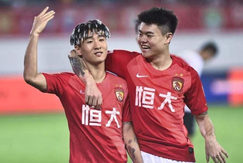 他一个电话打过来，脱口便质问道：怎么回事？。